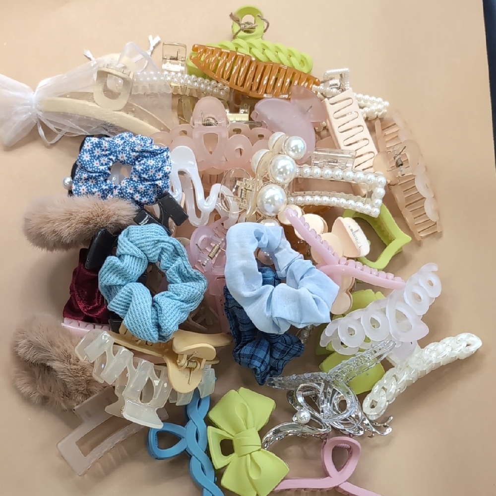 41 Assorted Hair Clips And Scrunchies